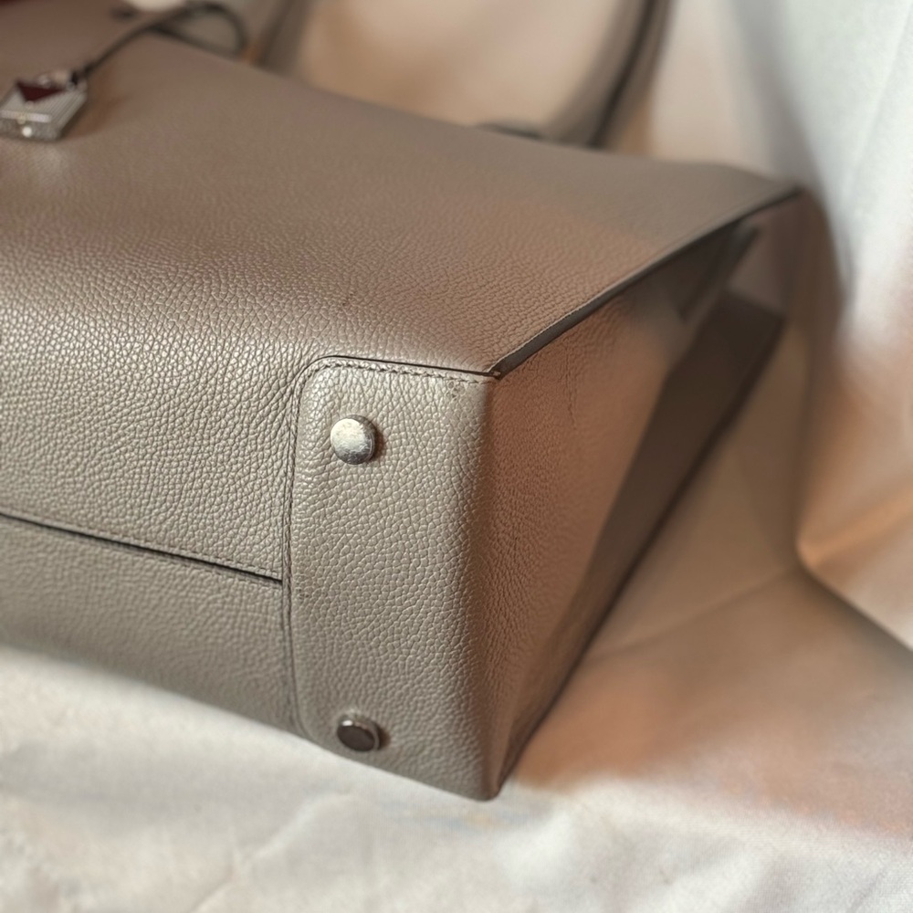 Micheal Kors Purse - Picture 7 of 11